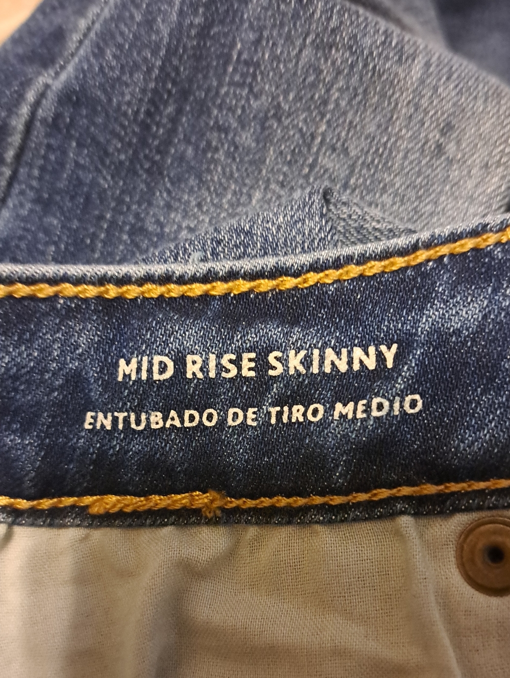 Universal Thread Women's Mid-Rise Dark Wash Skinny Jeans. Size 6/28R. - Picture 10 of 13